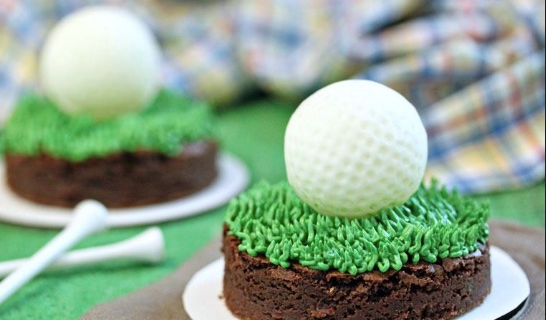 A picture of a golf-themed cake with creative golf cake ideas such as edible golf balls, golf clubs, and a putting green design.